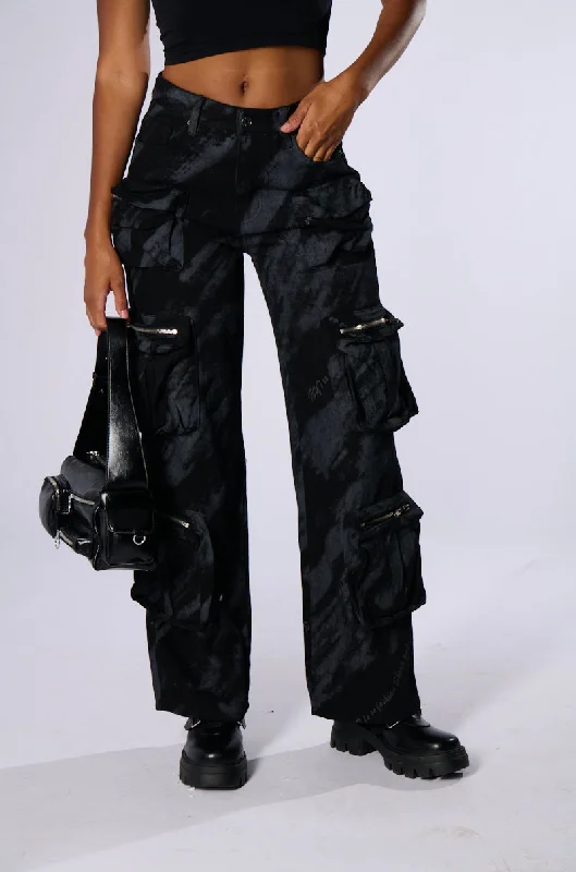 MOODY ATTITUDE PRINTED CARGO PANT